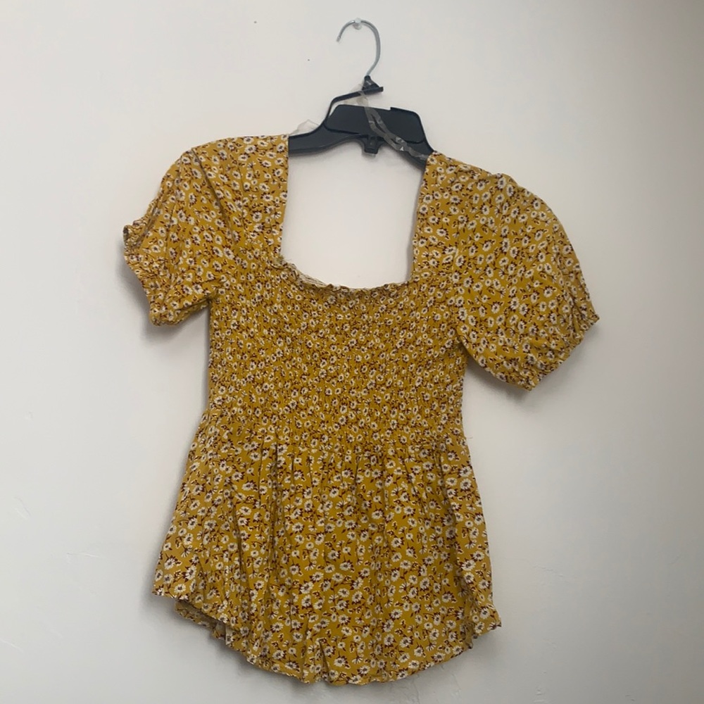 Selling yellow floral size medium top